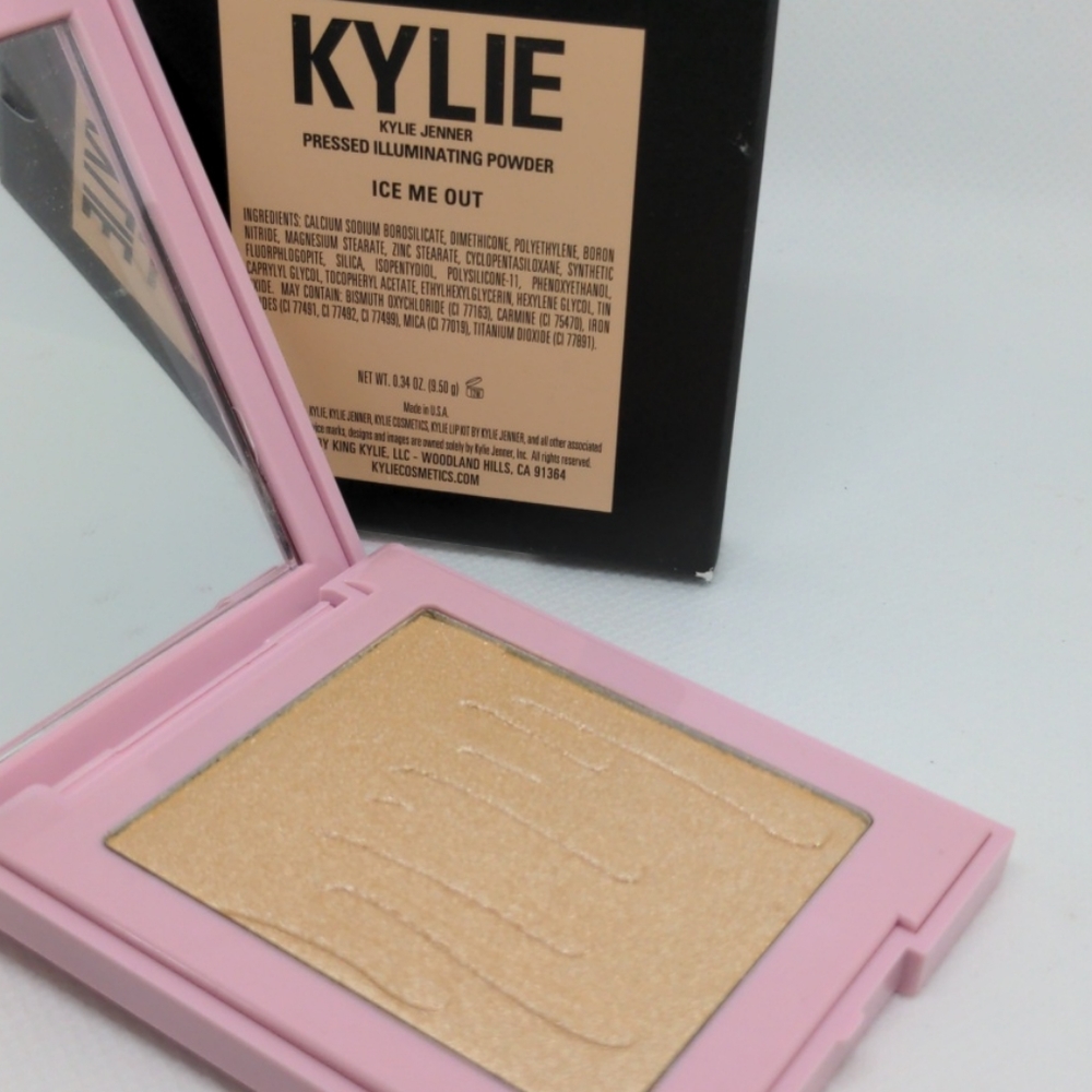 Kylie Ice me out Pressed Illuminating Powder